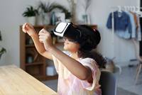 Using virtual reality to find relevant keywords